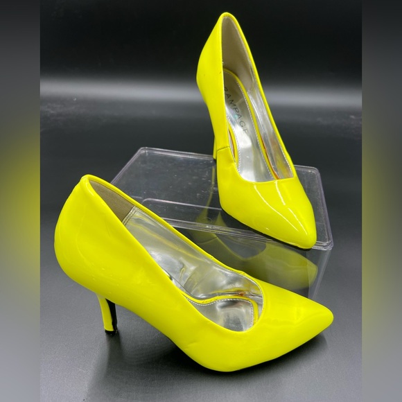 Rampage neon yellow 4 inch heels. Size 6.5. Has a few dings as shown in the pic - Picture 1 of 10
